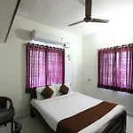Oyo 7576 Varuna Inn