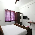 Oyo 7576 Varuna Inn